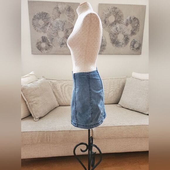 💗 FREE PEOPLE 💗 Modern Femme Denim Mini Skirt - [Size 12] - Picture 5 of 10